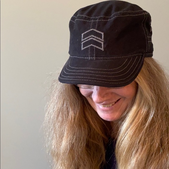 Hat - Picture 3 of 4